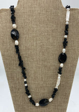 Cargar imagen en el visor de la galería, Collar Obsidiana Perlas
