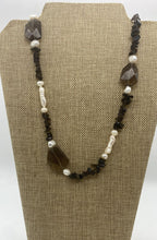 Cargar imagen en el visor de la galería, Collar Cuarzo Humo -Perla Cultivada
