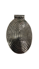 Cargar imagen en el visor de la galería, Dije Tibetano Plateado
